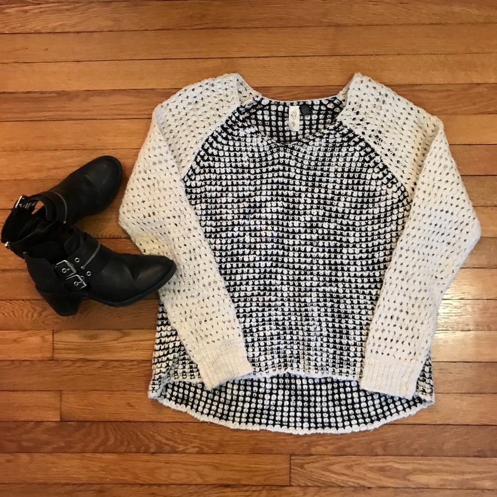 ❌sold❌ Black and white sweater